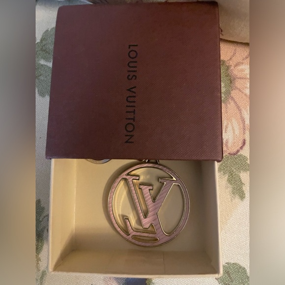 Louis Vuitton Bag Charm Circle Epi Charm And Key Holder. Red & Pink with box - Picture 8 of 9